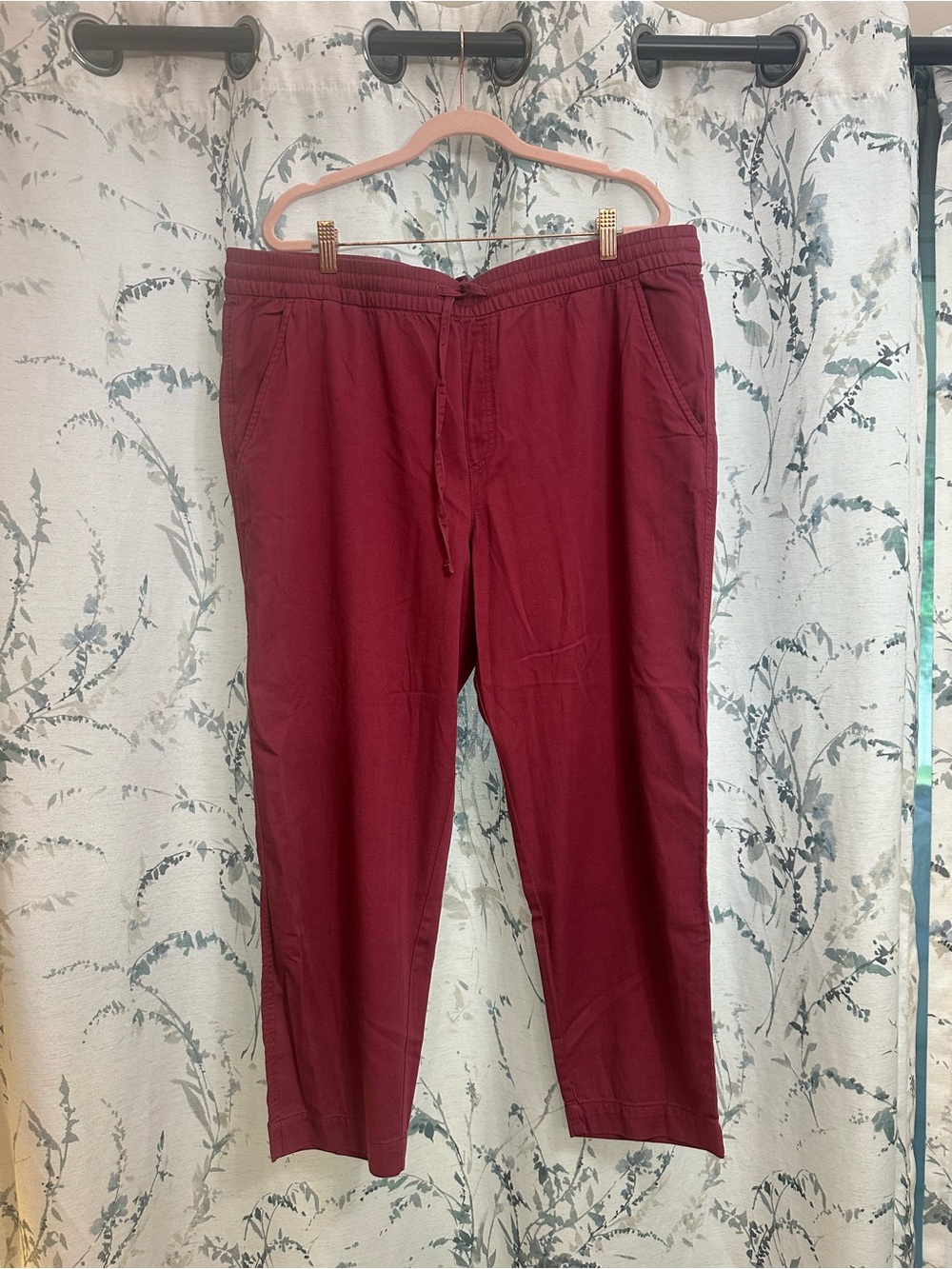 GAP Women's Cropped Drawstring Pants - Burgundy